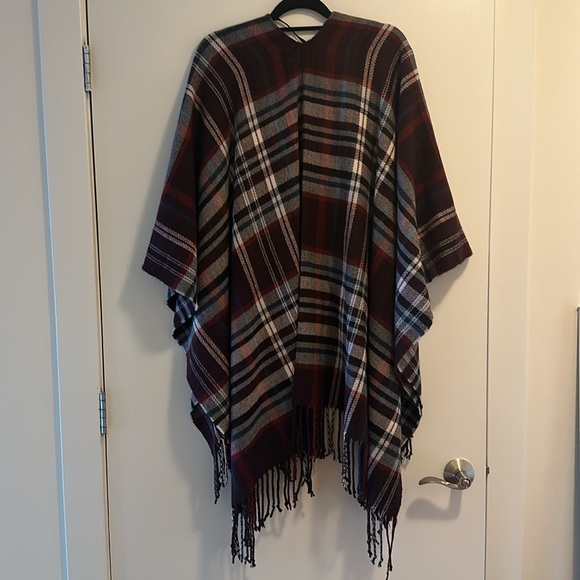 Treasure & Bond Flannel Poncho - Picture 4 of 4